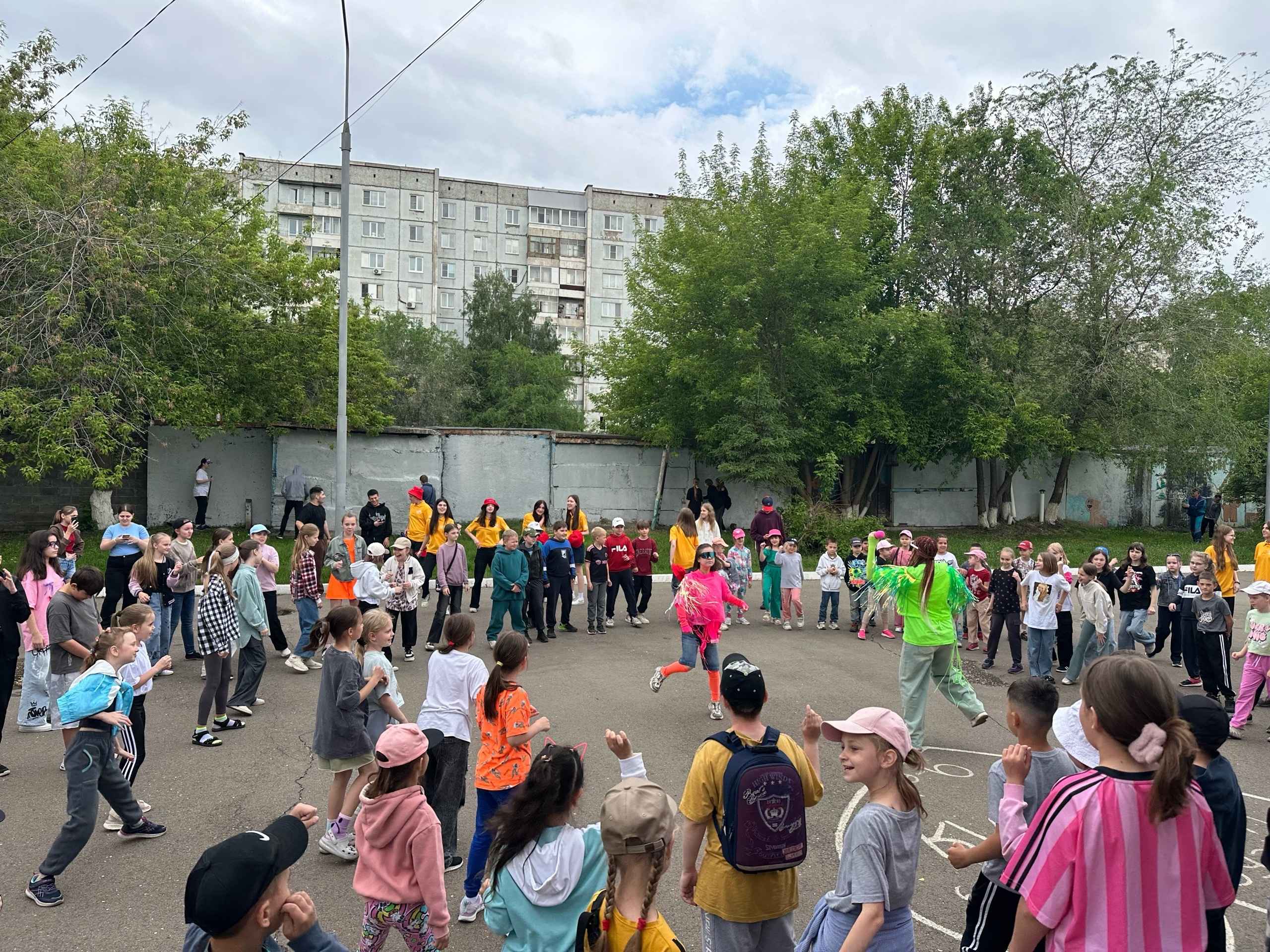 День 2. Летняя КРУИЗная дискотека в пришкольном лагере.